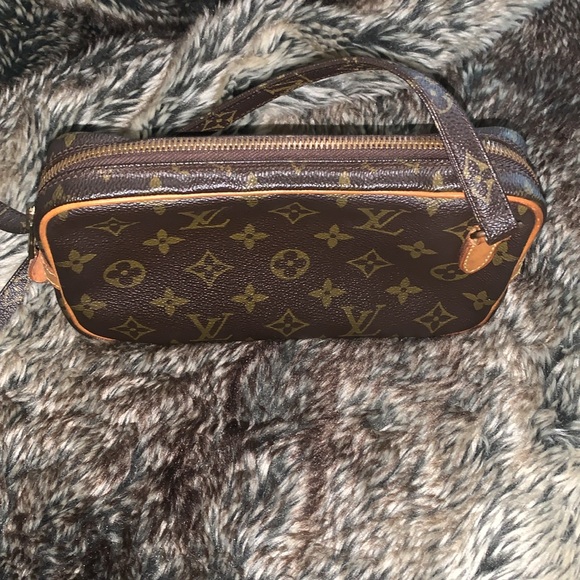 LOUIS VUITTON Authentic Signature Pristine Pochette Crossbody - Picture 3 of 13